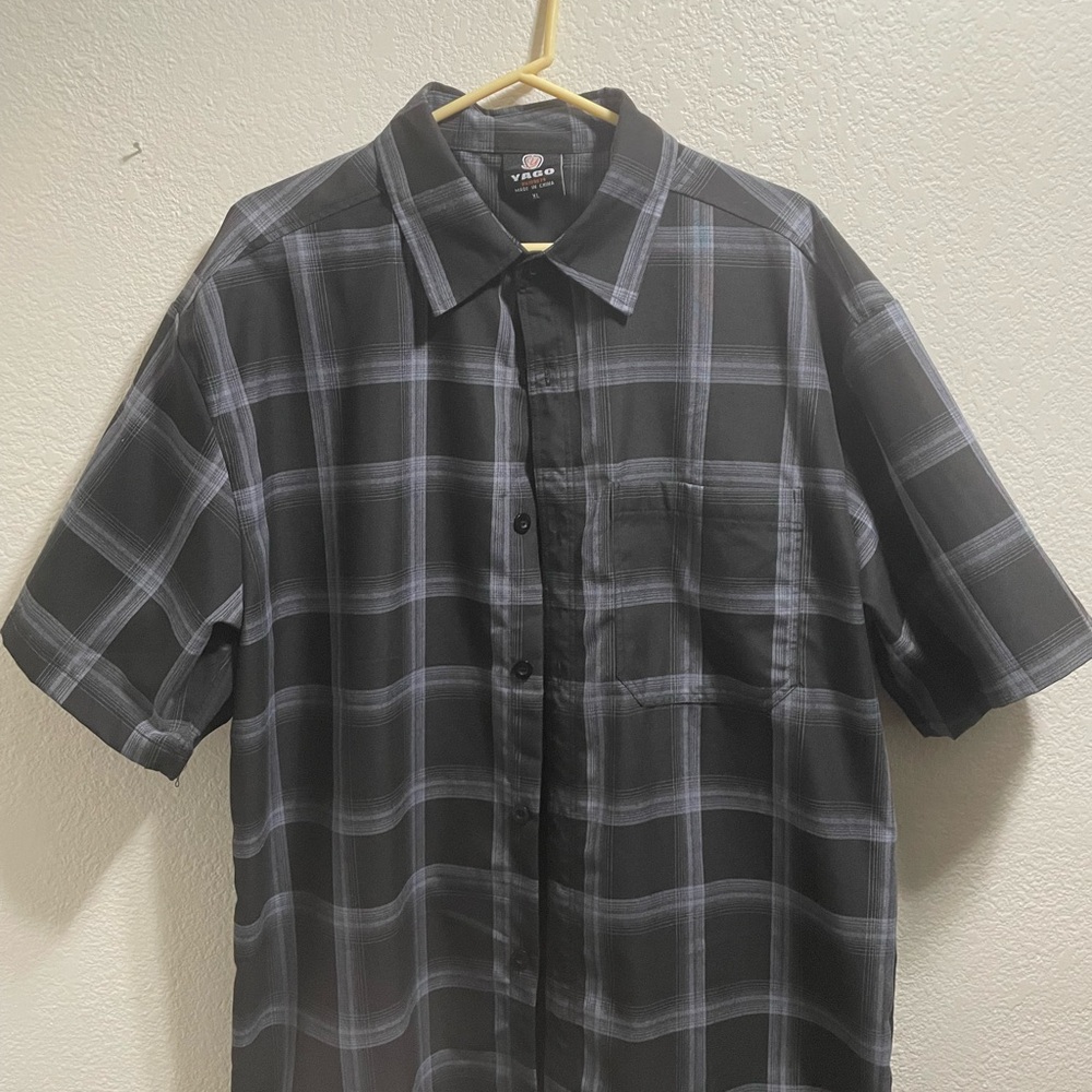 Yago button men’s flannel size XL great condition